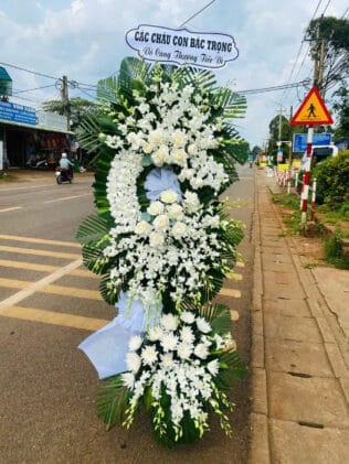 KỆ HOA VIẾNG CHIA BUỒN SÂU SẮC