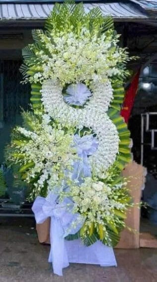 KỆ HOA VIẾNG Hoa Thiên Thần Trắng