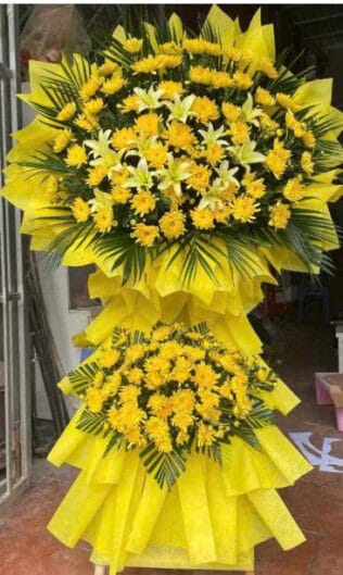 KỆ HOA VIẾNG Hoa Ly Vàng