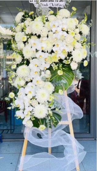 KỆ HOA VIẾNG LAN HỒ ĐIỆP TRẮNG VÀNG