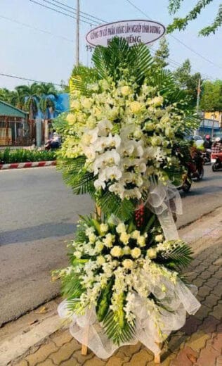 KỆ HOA VIẾNG Hoa Viếng Trắng – Vàng