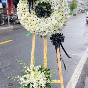 KỆ HOA VIẾNG Hoa Viếng Trắng Tinh Khôi