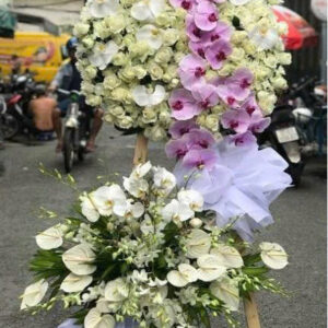 KỆ HOA VIẾNG HOA LAN HỒ ĐIỆP TRẮNG TÍM