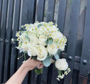 BÓ HOA CƯỚI NẮNG VÀ EM