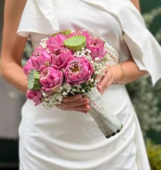 BÓ HOA CƯỚI CÁNH HOA THỜI GIAN