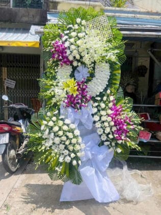 KỆ HOA VIẾNG THƯƠNG TIẾC